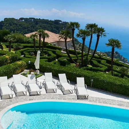 Minuta Luxury With Pool Villa