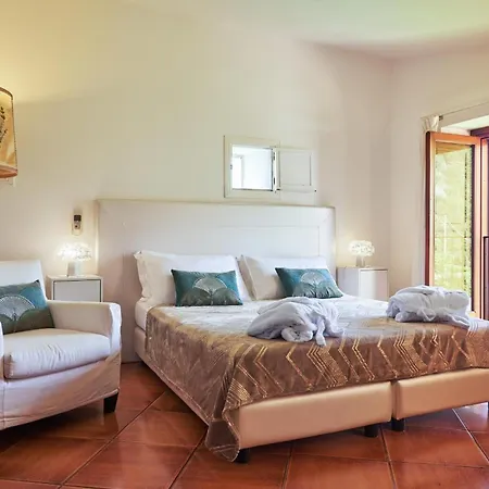 Minuta Luxury With Pool Villa *
